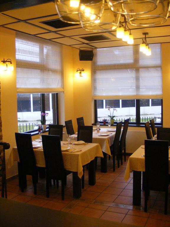 Hotel Hillden Lodge&Restaurant Drumu Carului Экстерьер фото