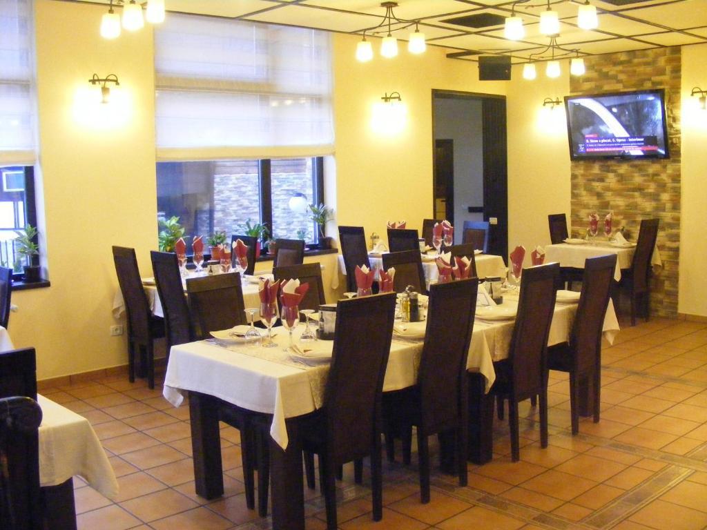 Hotel Hillden Lodge&Restaurant Drumu Carului Экстерьер фото