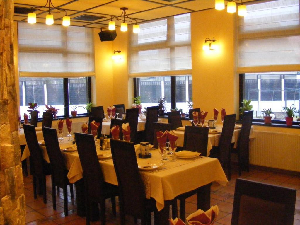 Hotel Hillden Lodge&Restaurant Drumu Carului Экстерьер фото